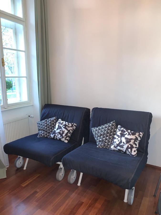 Apartment Karlin Praag Buitenkant foto